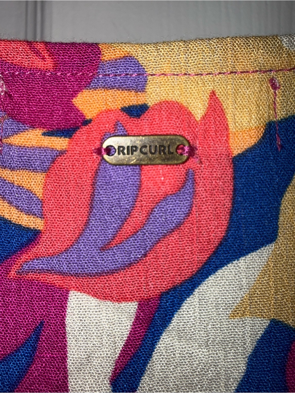 Rip Curl Pink Multi Floral V-Neck Tie-Front Crop Top - Picture 5 of 6